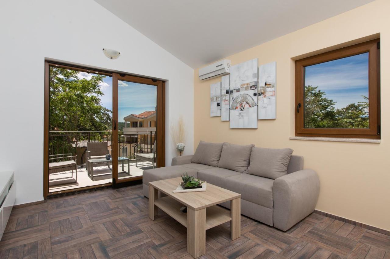 Apartments Villa Diamant With Pool & Whirlpool Чижичи Экстерьер фото