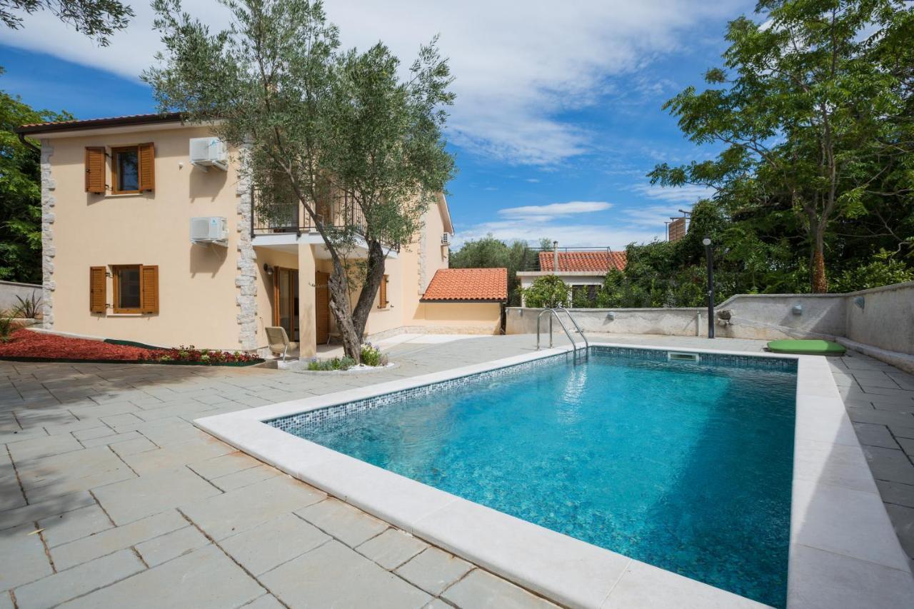 Apartments Villa Diamant With Pool & Whirlpool Чижичи Экстерьер фото