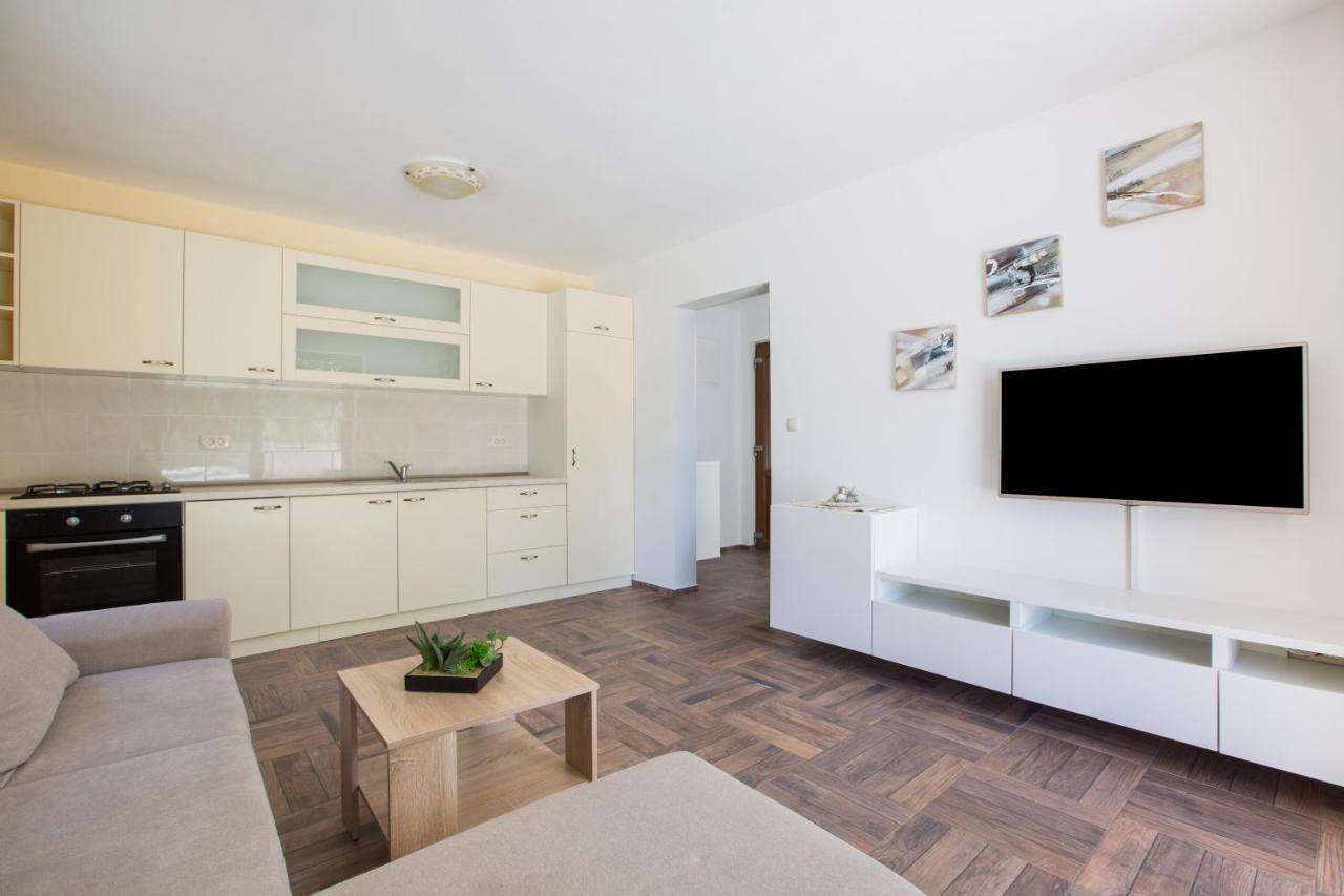 Apartments Villa Diamant With Pool & Whirlpool Чижичи Экстерьер фото